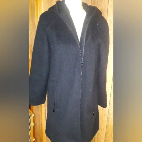 Womans Size 10 Elegant Black Coat 》 - Picture 2 of 6